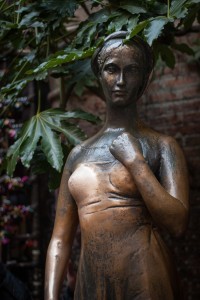 juliet_statue-200x300